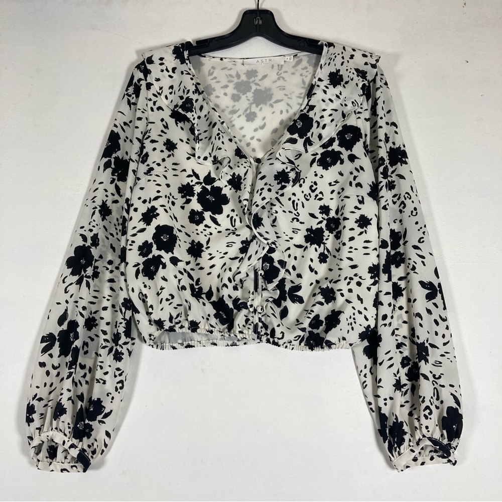 ASTR Women’s Top Blouse Long Putt Sleeves V Neck Ruffles Black White Medium - Picture 1 of 14